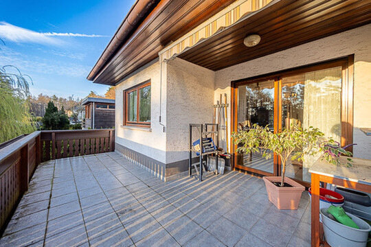 Wohnhaus (Bungalow) mit moderner Raumaufteilung - Keller - Balkon - Terrasse - Garten und Garage