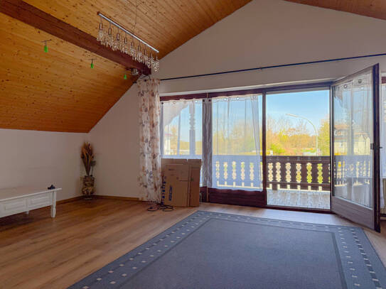 *** Charmantes Zweifamilienhaus *** mit großflächigem Garten & Garage *** unterkellert ***