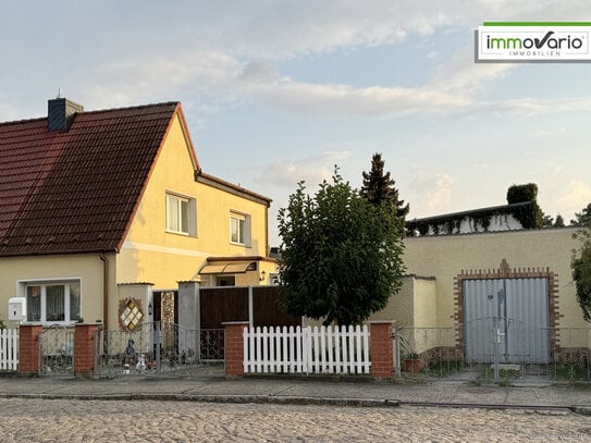 Gepflegte Doppelhaushälfte mit Einliegerwohnung und Nebengelass in ruhiger Lage!