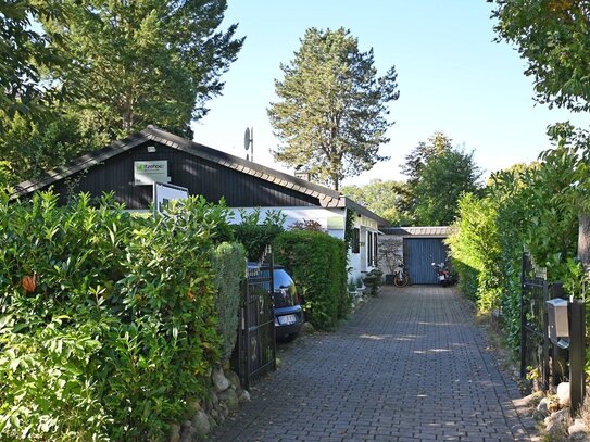 Appen-Etz: Liebenswerter und erweiterbarer Bungalow in grüner Lage mit toller Gartengestaltung