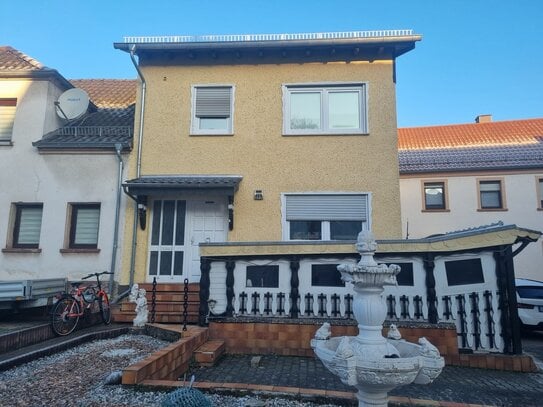 1 Familienhaus mit großer Terrasse und Garage