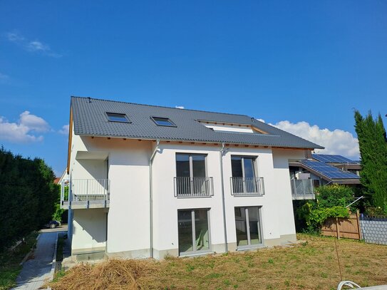 Neubau! Sonnige 3-Zimmerwohnung im 1.Obergeschoss mit Balkon