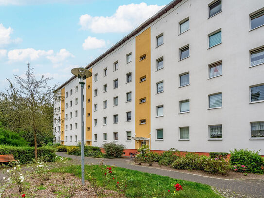 Möblierte Wohnung mit Balkon und Garten.