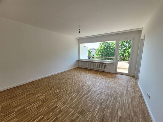 ERSTBEZUG NACH SANIERUNG! Helle 1,5-Zimmer Wohnung mit Balkon