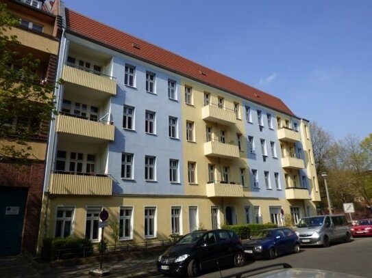 Gemütliche Singlewohnung, nahe dem Weißen See***Duschbad***Dielen***