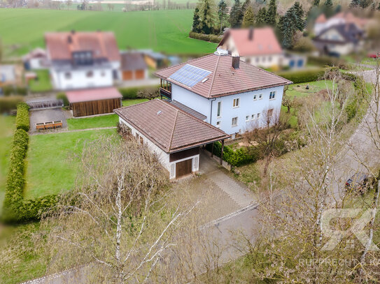 **Oase der Ruhe** Hochwertiges, modernisiertes ZFH in Randlage Störnsteins mit traumhafter Aussicht!