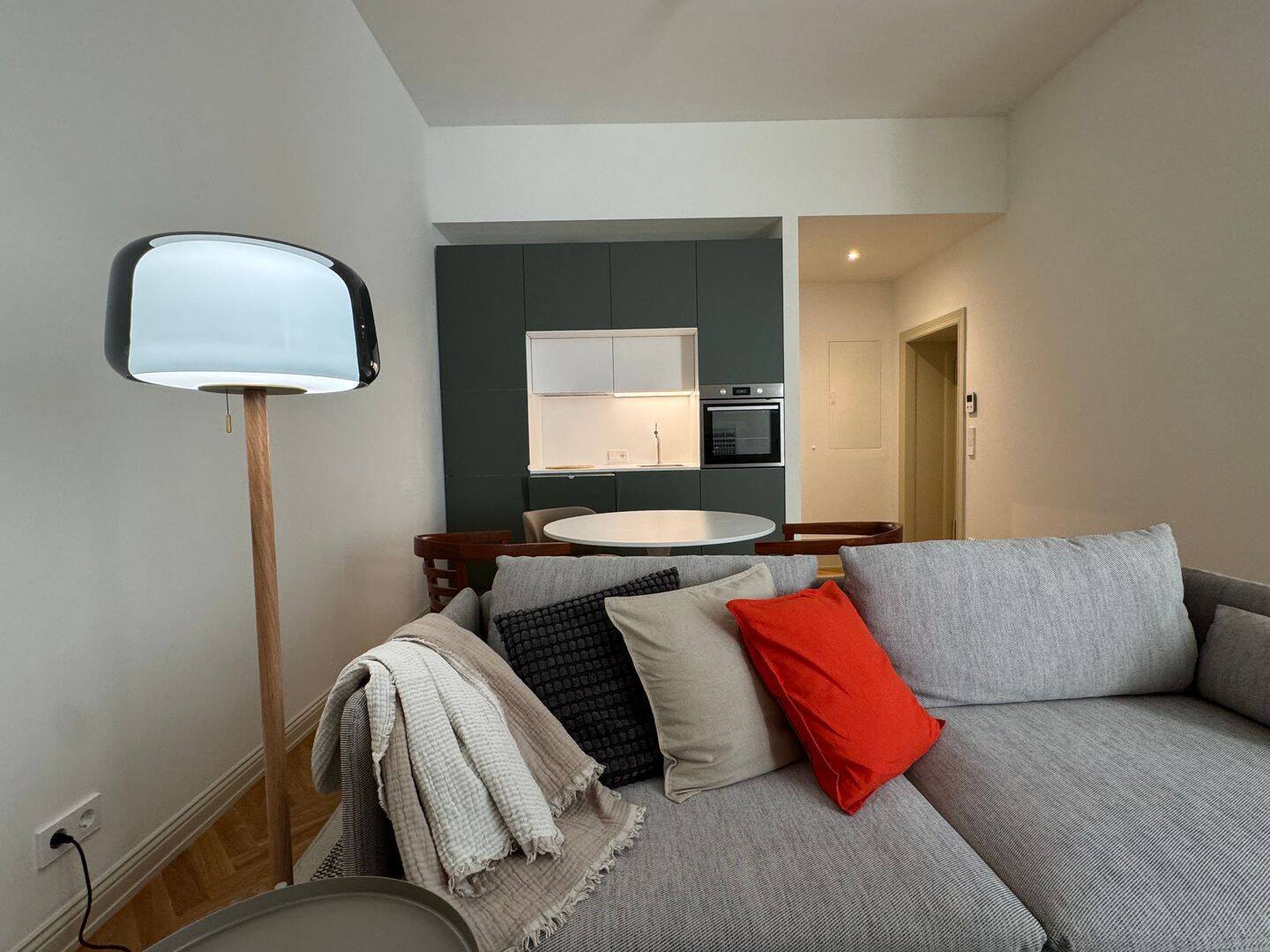 Herrliche moderne Altbauwohnung, hell, ruhig, großzügig - möbliert - Photo 1