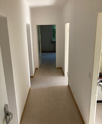 Schöne 2-Zimmer Wohnung mit Balkon, TGL-Bad, frei ab sofort