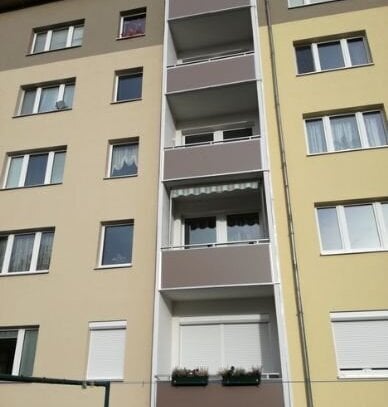 Sofort verfügbare 3-R-Whg. mit Laminat und Balkon!