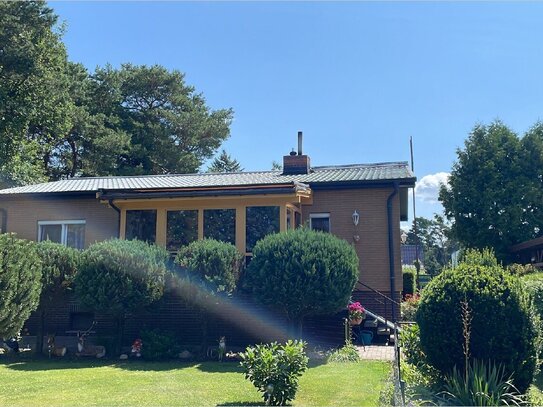 Voll unterkellerter Bungalow mit wunderschönem Garten in Rauen