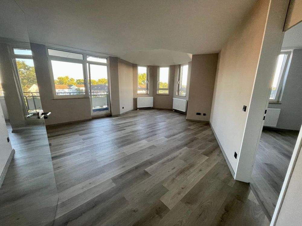 Mit Domblick ! Helle und sanierte Dachgeschoß-Wohnung mit Terrasse ! Brunnenplatzveedel ! Vermietet!