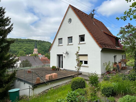 Schönes Einfamilienhaus in idylischer und sonniger Lage!