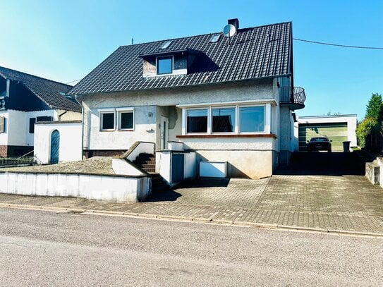 Großzügiges Einfamilienhaus mit Garten und Wintergarten in ruhiger Lage