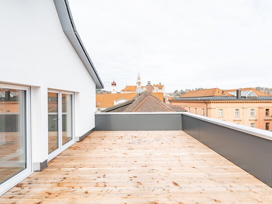 Neue 3-Zimmer-DG-Wohnung mit riesiger Dachterrasse und Schlossblick in exklusiver Innenstadtlage