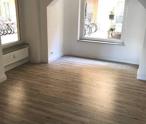 Schöne 2-R-Wohnung im EG mit kleiner Terrasse ca.50m² MD-Schleinufer zu vermieten.