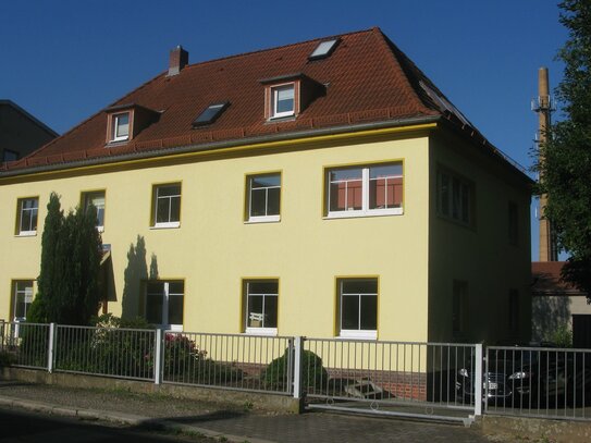 Büro- oder Wohngebäude mit Stellplätzen am Gewerbepark in Freital