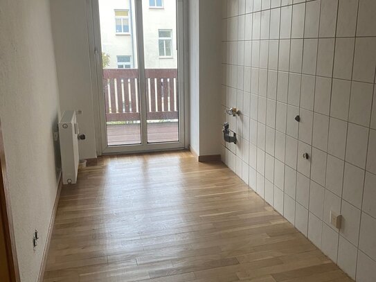 2 Raum Wohnung mit Duschband Küche und Balkon