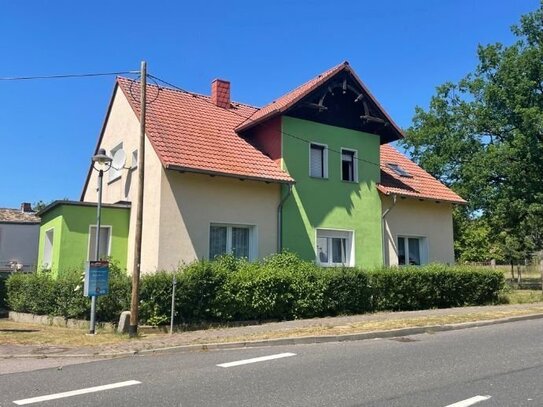 *RESERVIERT* Jetzt günstig in Beton investieren! Großes Wohnhaus mit knapp 3000 qm Grundstück!