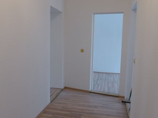 3-Raumwohnung mit Wannenbad und Balkon