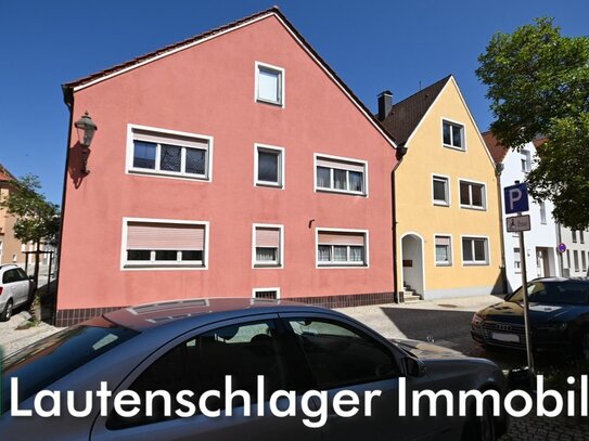 Mitten in der City! Geräumige 3-Zimmer-Wohnung mit Garage in der Neumarkter Altstadt