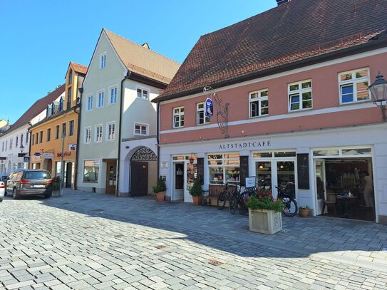 Repräsentative, großzügige 3 ZKB-Wohnung mit Balkon in historischem Gebäude im Zentrum von Friedberg