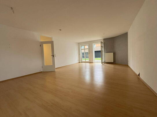 Große Erdgeschoßwohnung mit Terrasse