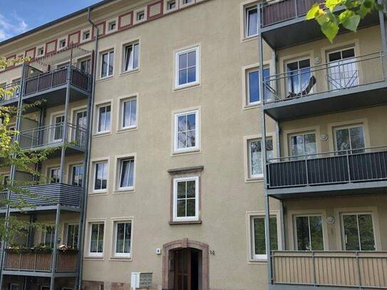 2.OG mit Laminat, Balkon und Wanne - City-NAH