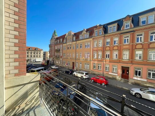 Dresden-Mickten: Altbauwohnung mit Balkon!