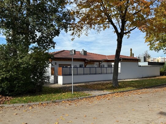 Charmanter und alleinstehender Bungalow in ruhiger Lage (Königsbrunn)