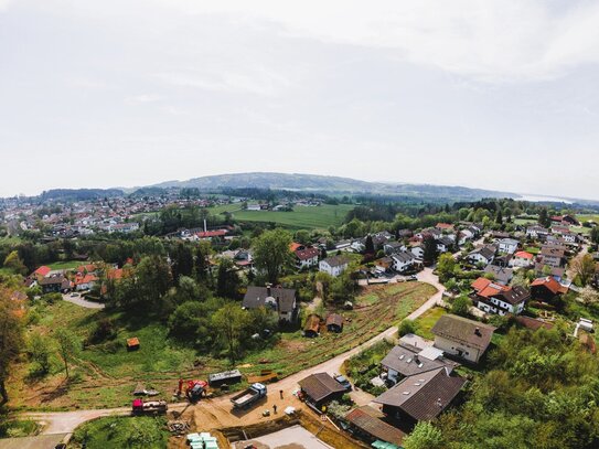 Neubau-Doppelhaushälfte in unverbauter Südhanglage mit Ausblick