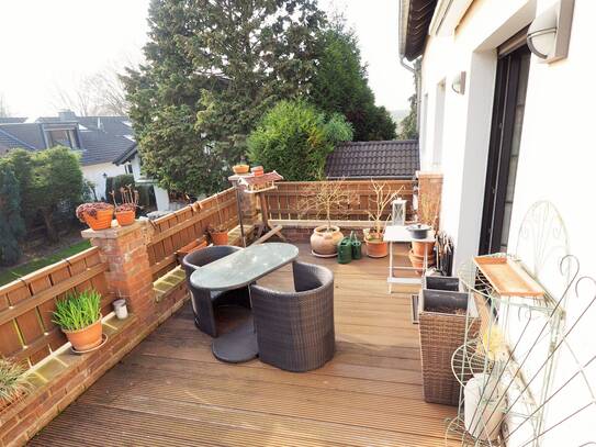 ++ NEUE WÄRMEPUMPE!! Modernisierte MAISONETTE-Wohnung mit Dachterrasse & Garten! ++