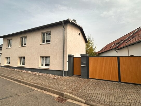 Modern saniertes Einfamilienhaus mit tollem Garten und Nebengelass