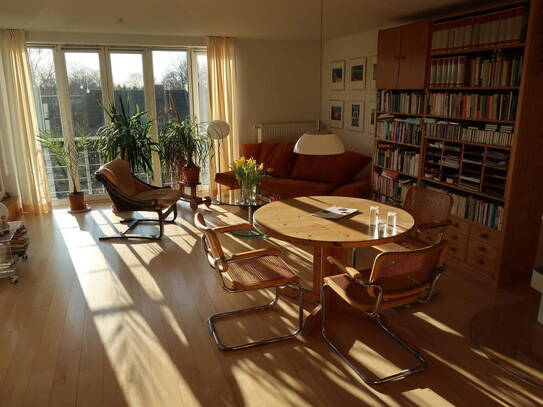 -Reserviert- Sonnige 2 Zi. Whg. plus Gästezimmer mit Extra-Bad im Dachgeschoss