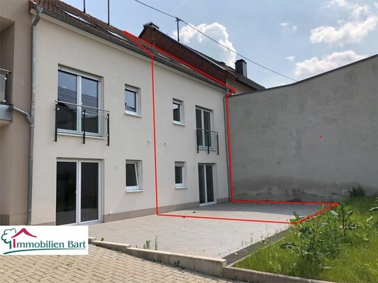 NEUBAU-ERSTBEZUG IN SONNIGER LAGE MIT TERRASSE, GARTEN UND GARAGE!