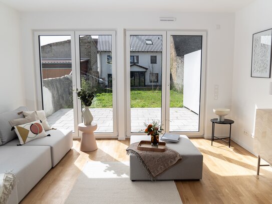 Erstbezug: Neuwertiges Doppelhaus mit Garten, Terrasse & Loggia im Herzen von Mainz-Ebersheim