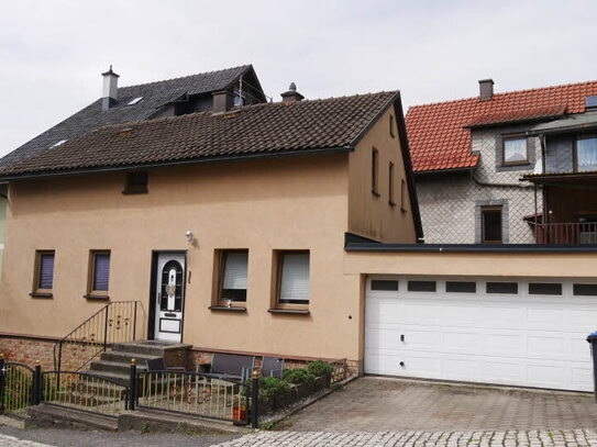 Vermietetes Wohnhaus mit Doppelgarage