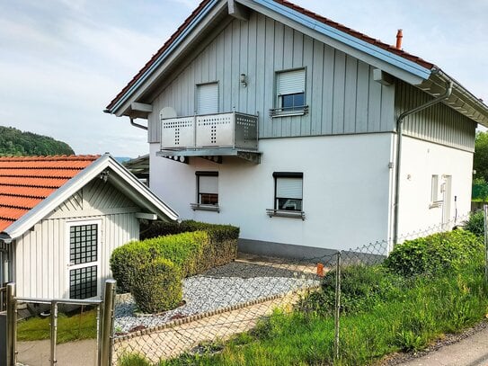 Massivhaus | unverbaubare Fernsicht | TOP-Lage | Pool + Blockhütte (10 qm) + Gerätehaus (16 qm)