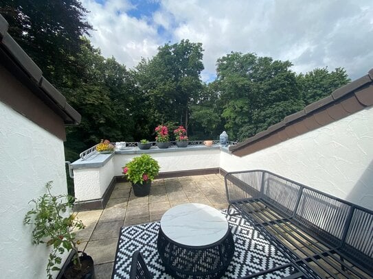 WUNDERSCHÖNE DACHGESCHOSSWOHNUNG MIT BLICK AUF WERLER KURPARK