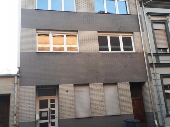 wie im Neubau: 1 Raum Apartment mit neuer Einbauküche und neuem Bad