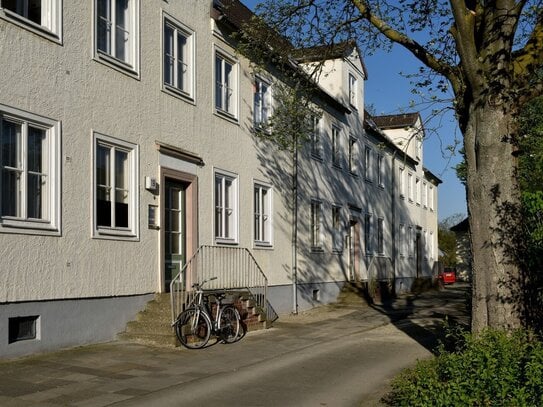 Zentral Wohnen, 2-Zimmer-Wohnung mit Badewanne // 1.OG rechts