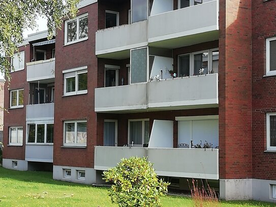 Zentral gelegene und modernisierte Zweizimmerwohnung mit neuer EBK und Loggia