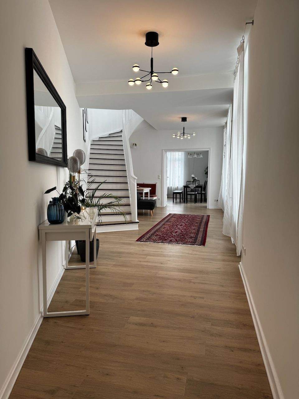 Wunderschön, helle Maisonette mit 2 Schlaf und 2 voll ausg. Badezimmern im Frankfurter Tor Denkmal neu renoviert mit hochwertigen Möbeln - Foto 1