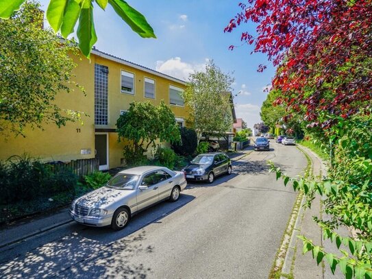 Vermietete Zwei-Zimmer-Küche-Bad-Wohnung mit tollem Aussichtsbalkon!