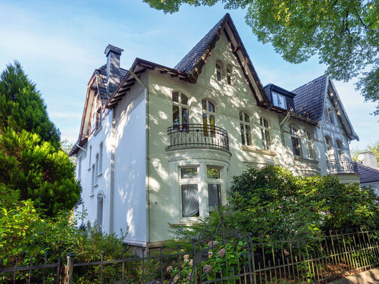 Boltenberg: Altbauwohnung mit Gartenanteil, Balkon und sehr viel Potenzial