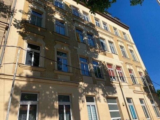 Wohnung mit Balkon an der Küche und Blick ins Grüne zzgl. PKW-Stellplatz!