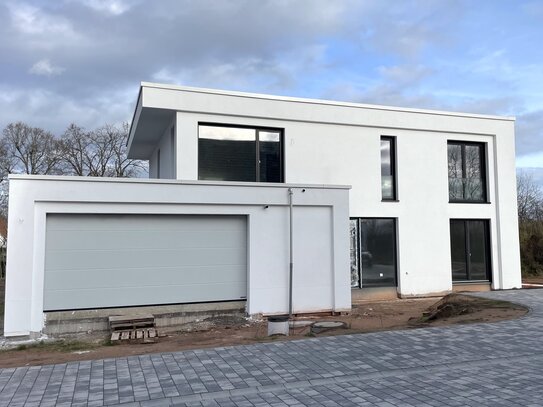 Neues Einfamilienhaus im Bauhausstil zu verkaufen!