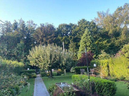 Top renovierte Doppelhaushälfte mit wunderbarem Garten.