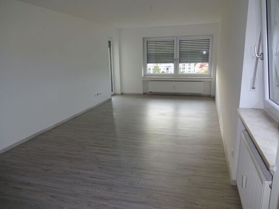 Zentral gelegene helle 3-Zimmerwohnung mit Balkon - 82 qm - von Privat