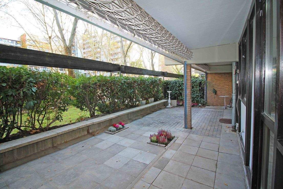 Köln-Weiden, sanierte 2 Zimmerwohnung mit kleinem Garten und Loggia zu verkaufen