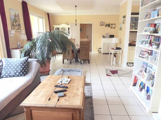 Barrierefreier, junger 3 Zimmer Bungalow mit Garten und Pool in guter, ruhiger Lage